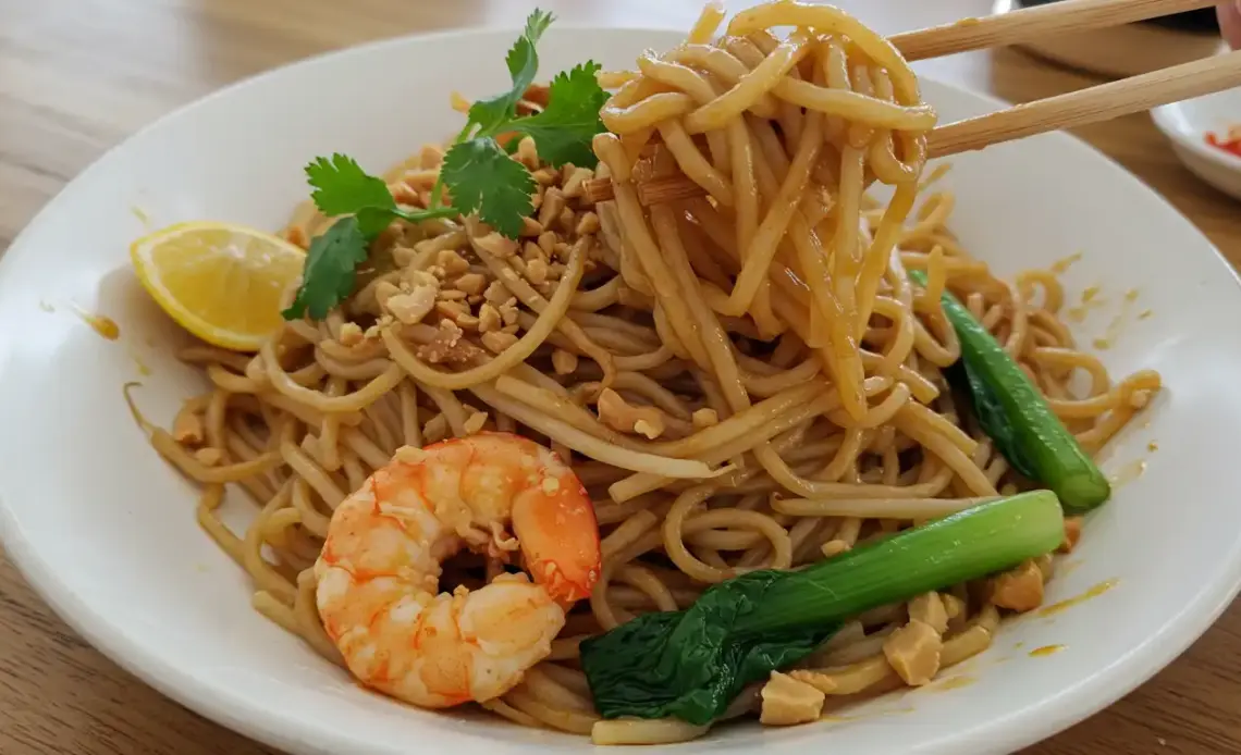 thai noodles with peanut sauce
